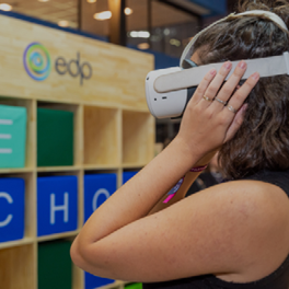Woman experiencing VR in EDP Stand at Web Summit RIO