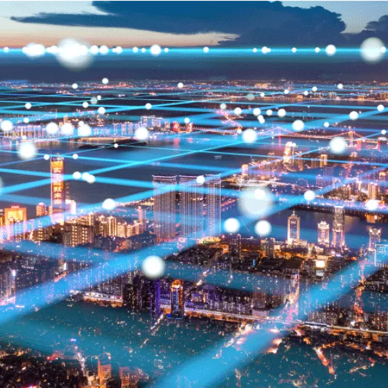 Cidade com redes iluminadas sobre ruas, prédios e avenidas